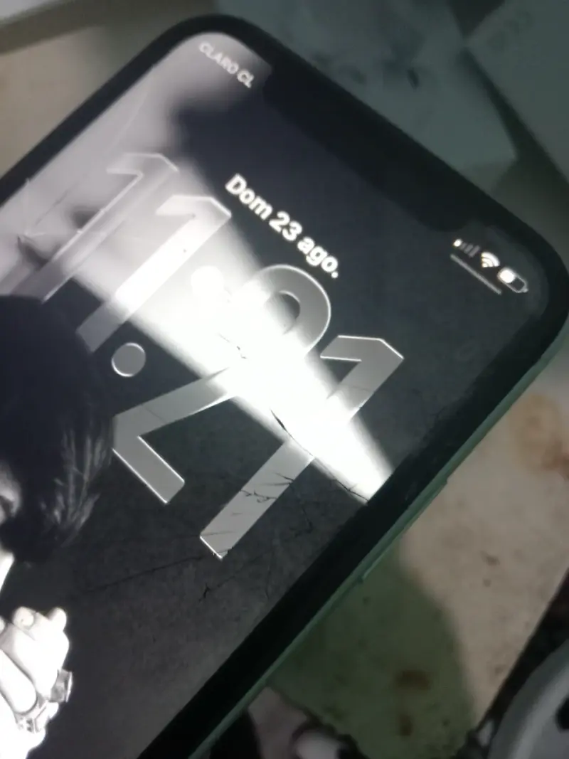 iPhone 11 Blanco en Buen Estado - 3