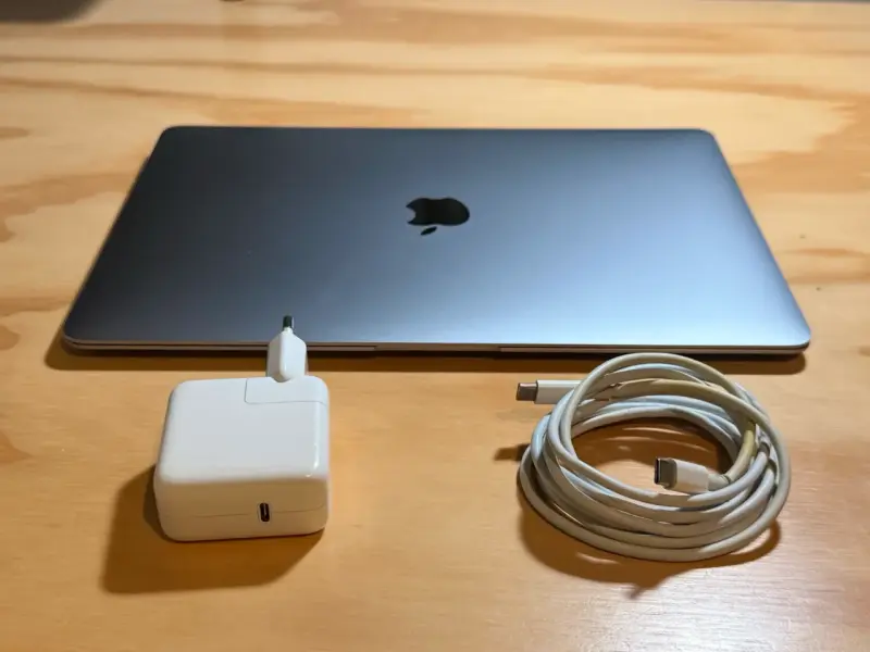 MacBook Air 13” 2020 i5 8GB 512GB SSD Space Gray - 6
