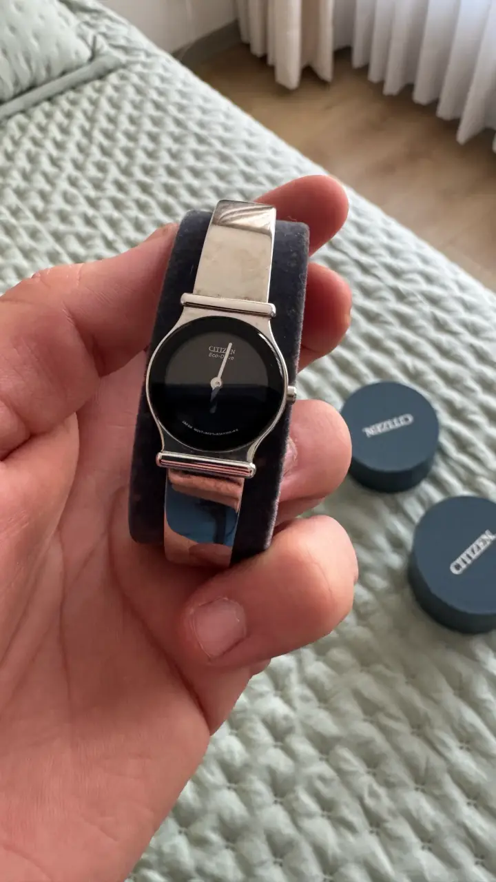Citizen Eco-Drive esfera negra minimalista - 2