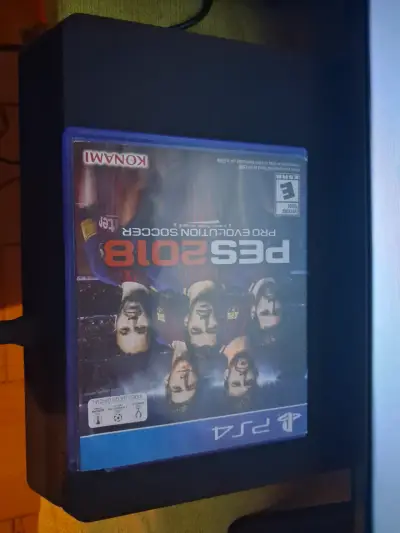 Consola PS4 con juego PES 2018 - miniatura 1