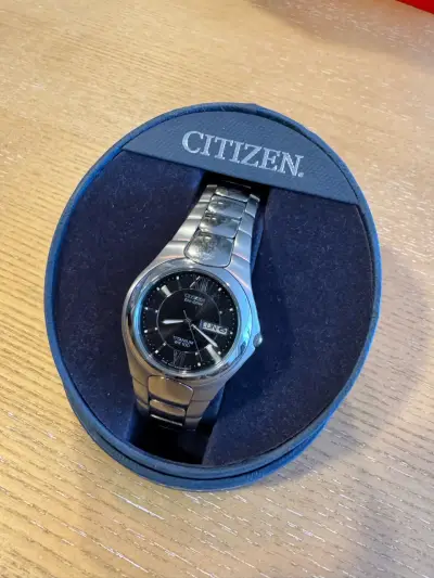Reloj Citizen Eco-Drive Titanio WR 100M - miniatura 1