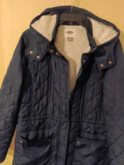 Chaqueta acolchada azul con capucha - miniatura 4