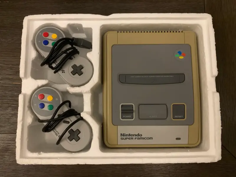 Consola Nintendo Super Famicom con controles - 2