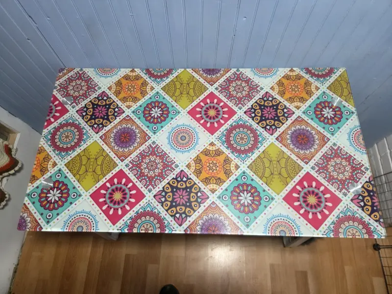 Mesa de escritorio con diseño colorido y 2 cajones - 4