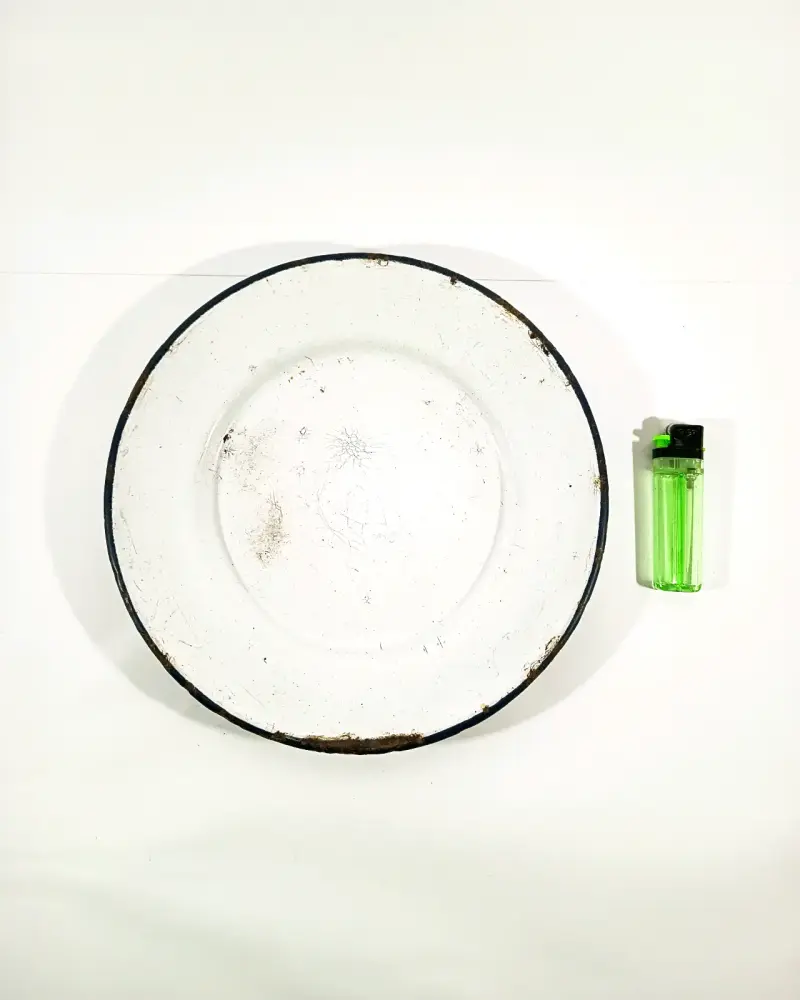 Antiguo plato enlozado. - 2