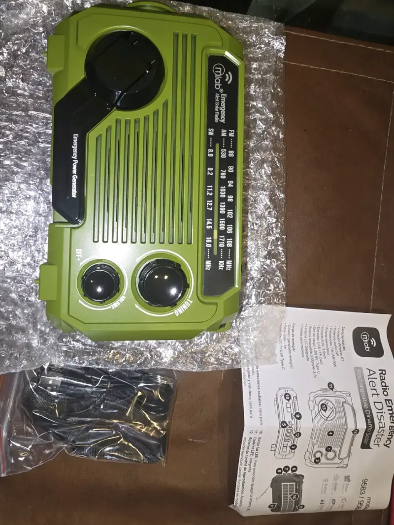 Radio de Emergencia Recargable Dinamo Solar Verde - 6