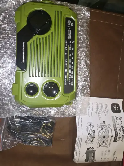 Radio de Emergencia Recargable Dinamo Solar Verde - miniatura 6