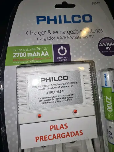 Set Cargador de Baterias Multiple 9V + 4 Pilas AA - miniatura 2