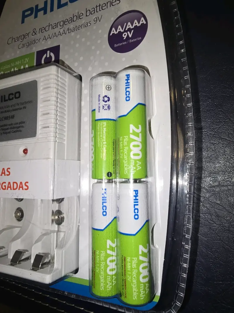 Set Cargador de Baterias Multiple 9V + 4 Pilas AA - 4