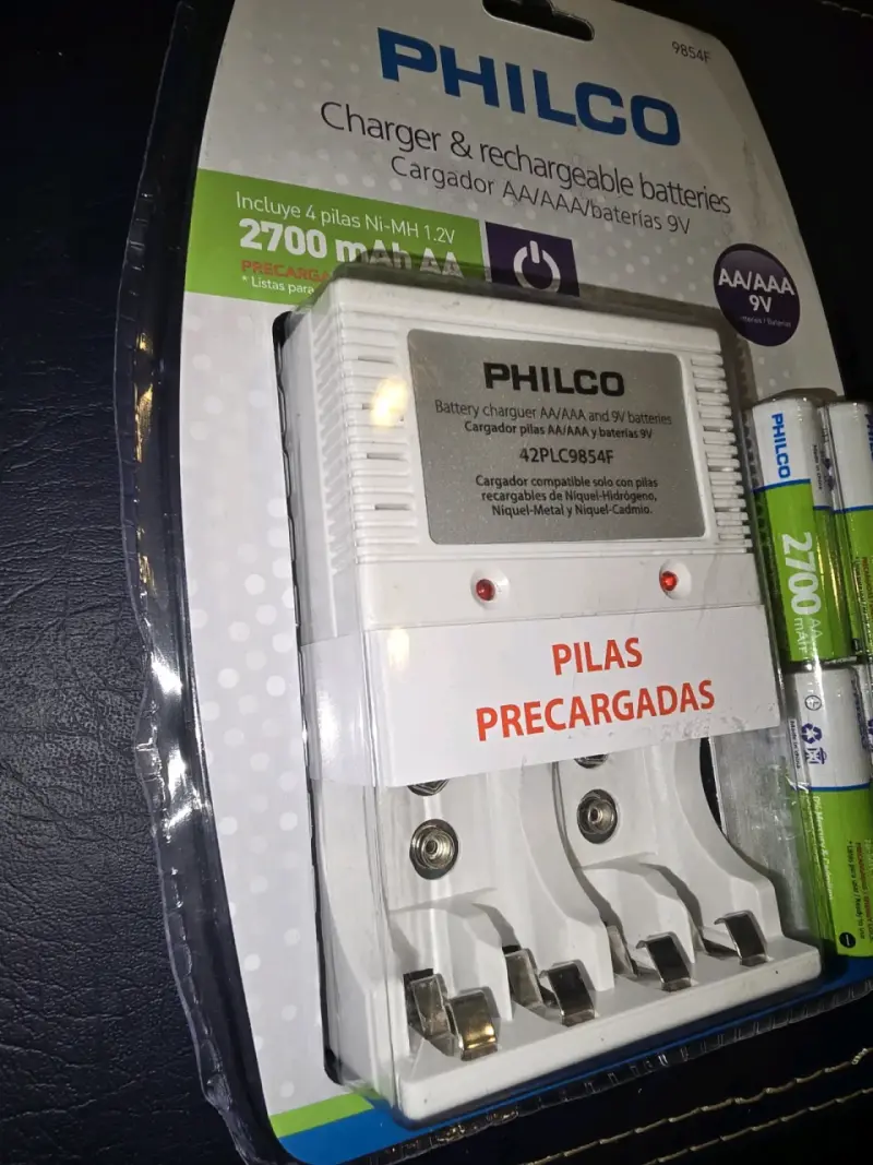 Set Cargador de Baterias Multiple 9V + 4 Pilas AA - 5