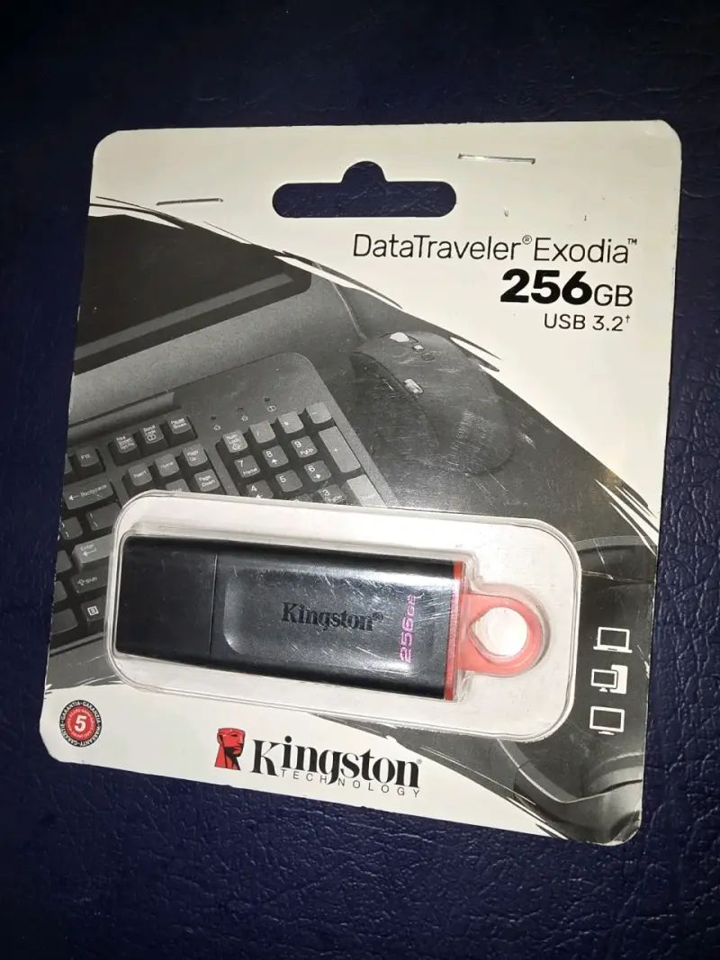 Pendrive Kingston DataTraveler Exodia 256GB USB - 1