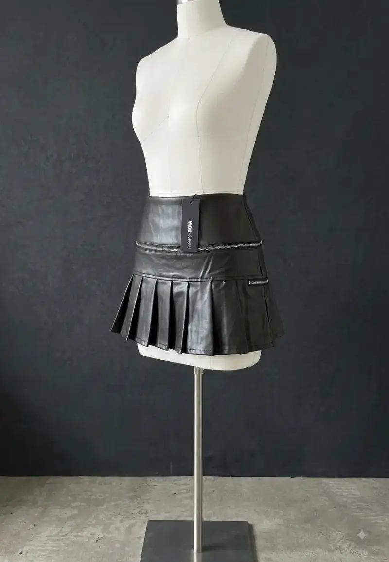 Mini falda de cuero negra Fashion Nova