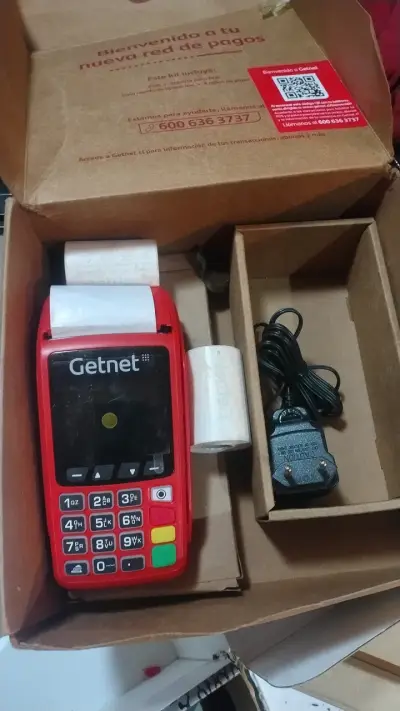 Terminal de pago Getnet con cargador - miniatura 1