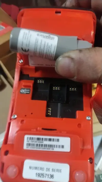 Terminal de pago Getnet con cargador - miniatura 2