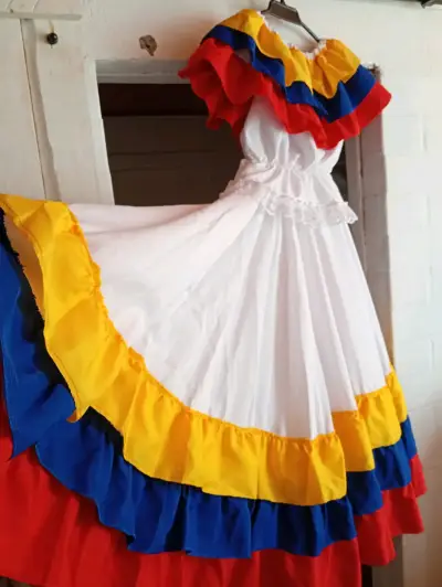 Vestido folclórico blanco con volantes tricolores - miniatura 1