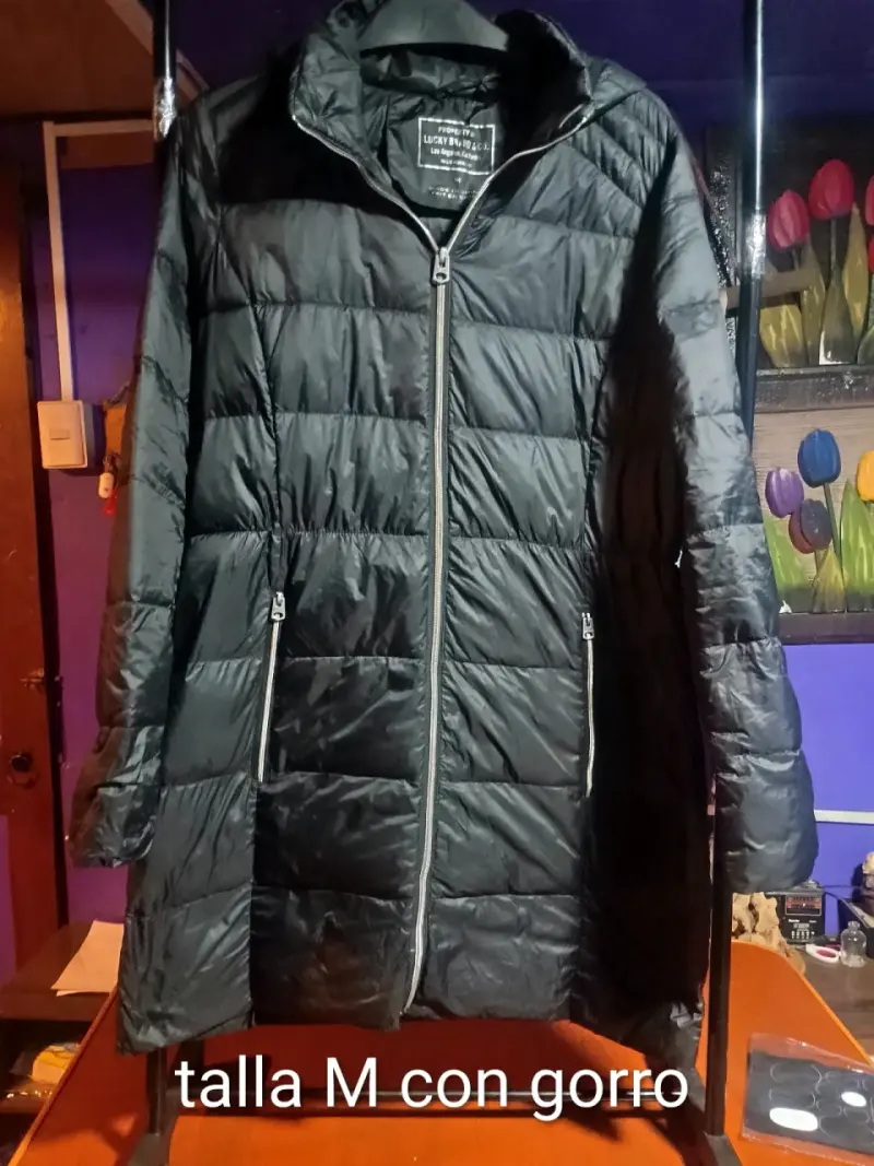 Chaqueta negra con gorro talla M