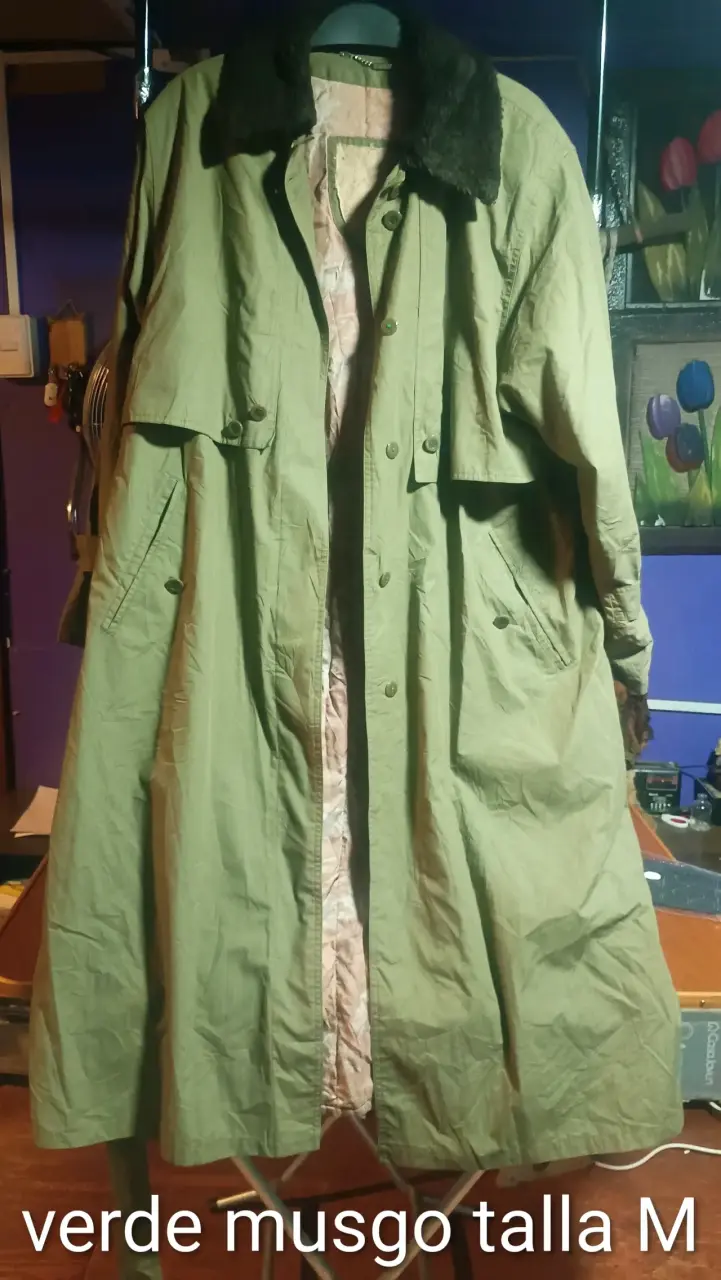 Abrigo verde musgo talla M con forro