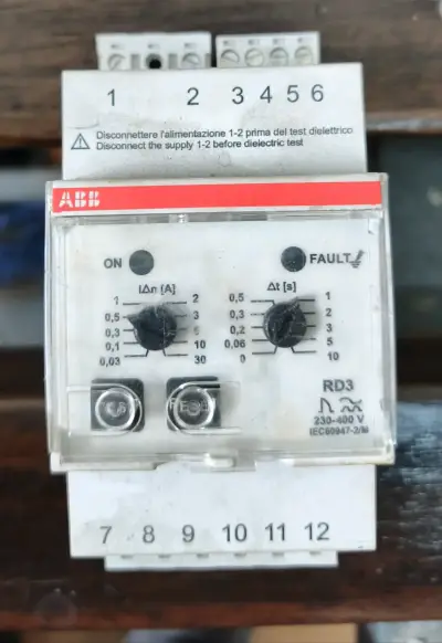 Relé de protección diferencial ABB RD3 - miniatura 1