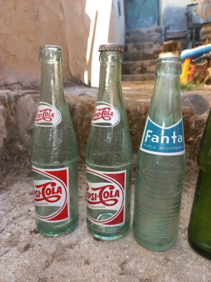 Botellas Vintage de Gaseosas Pepsi y Fanta - 1