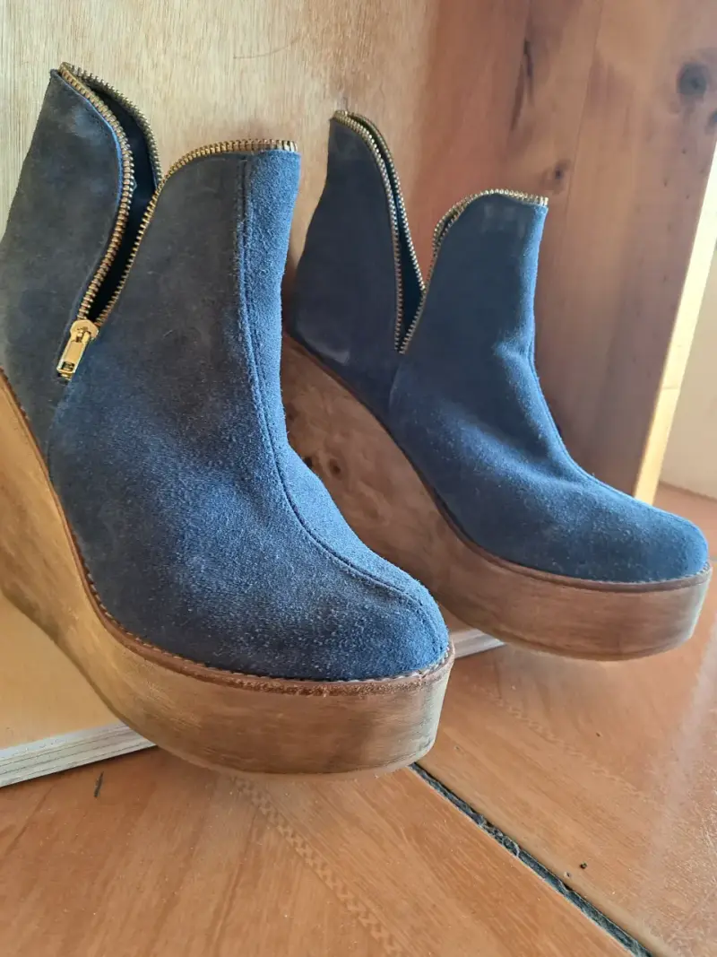 Botines de plataforma azul con cierre dorado - 1
