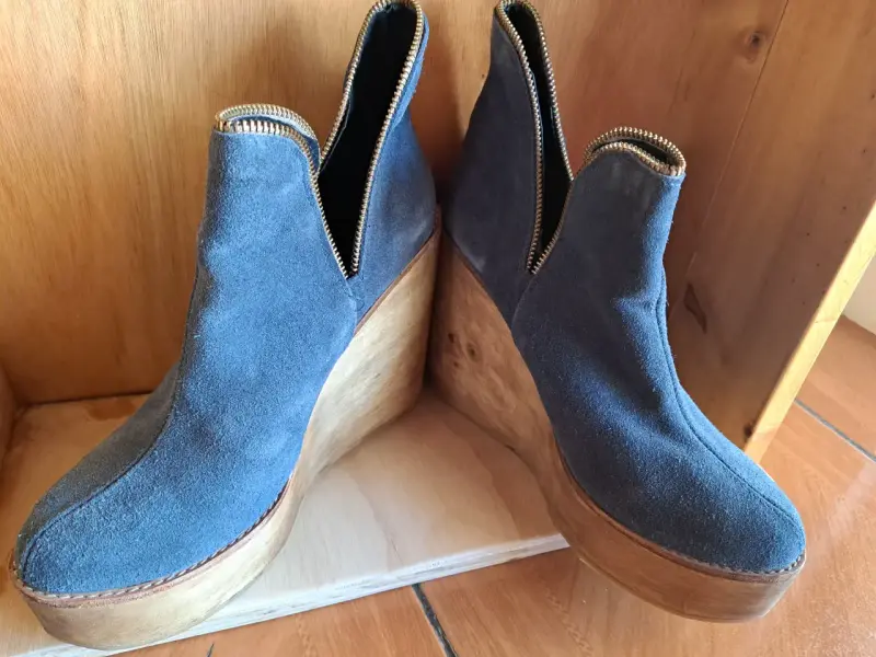 Botines de plataforma azul con cierre dorado - 2