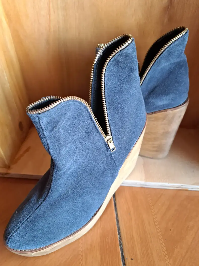 Botines de plataforma azul con cierre dorado - 3