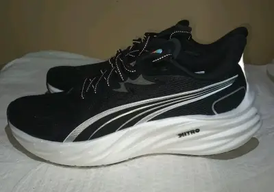 Zapatillas deportivas negras Puma con suela gruesa - miniatura 2