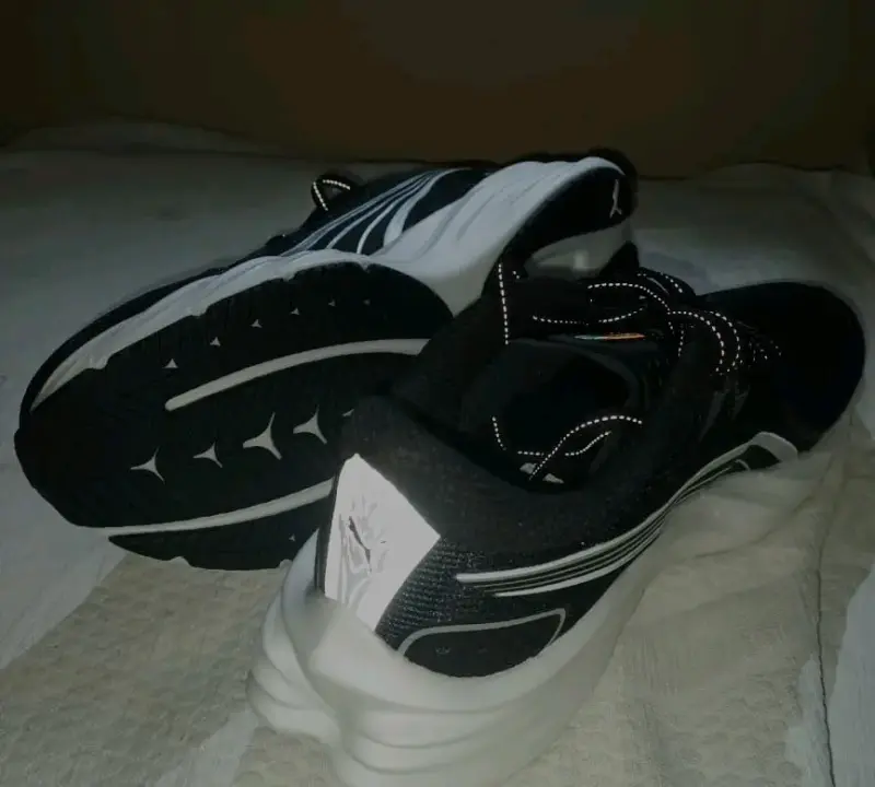 Zapatillas deportivas negras Puma con suela gruesa - 3
