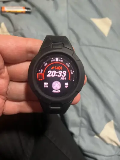 Reloj inteligente con correa negra y cargador - miniatura 5