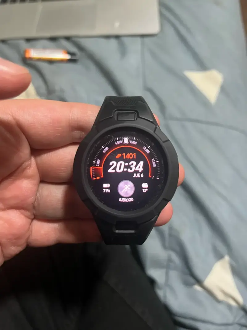 Reloj inteligente con correa negra y cargador - 6