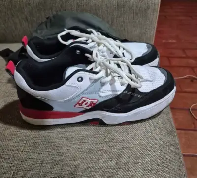 Zapatillas deportivas DC blancas y negras - miniatura 1