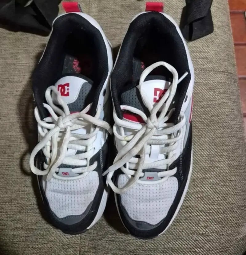 Zapatillas deportivas DC blancas y negras - 3