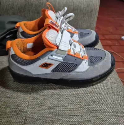 Zapatillas deportivas DC grises y naranjas - miniatura 1