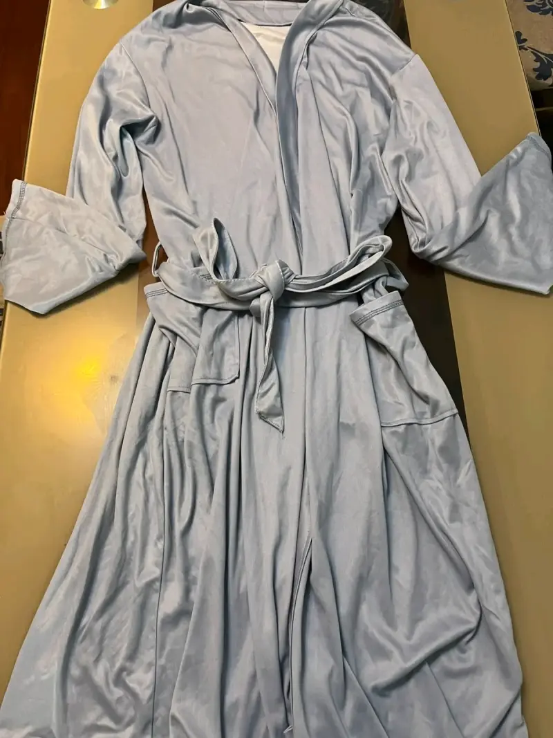Conjunto de camisón y bata azul claro - 2