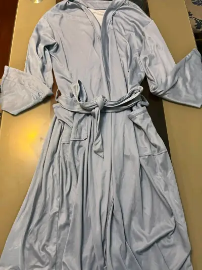 Conjunto de camisón y bata azul claro - miniatura 2