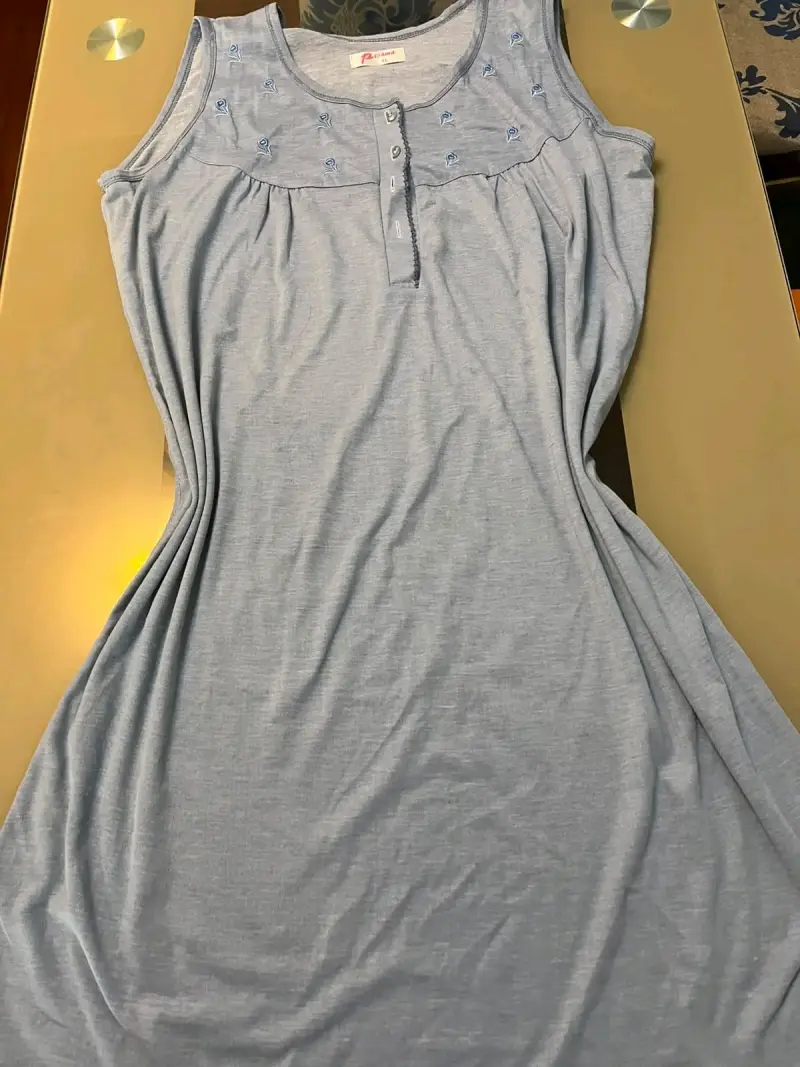 Conjunto de camisón y bata azul claro - 4