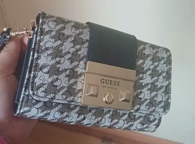 Cartera Guess estampada con cierre metálico - miniatura 1