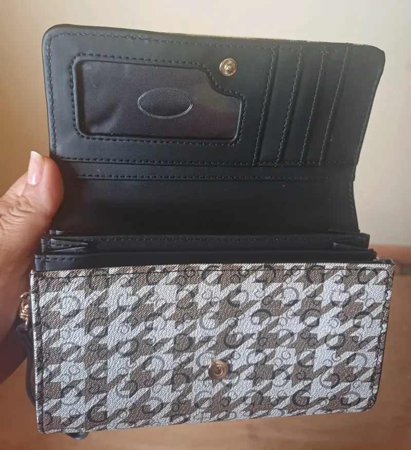 Cartera Guess estampada con cierre metálico - 2