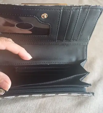 Cartera Guess estampada con cierre metálico - miniatura 3