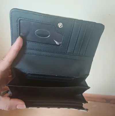 Cartera Guess estampada con cierre metálico - miniatura 4