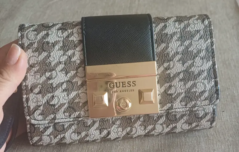 Cartera Guess estampada con cierre metálico - 5