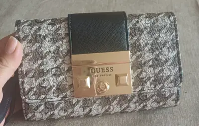 Cartera Guess estampada con cierre metálico - miniatura 5