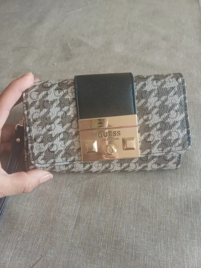 Cartera Guess estampada con cierre metálico - 6