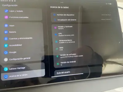 Tablet Lenovo  con funda gris y lápiz - miniatura 4
