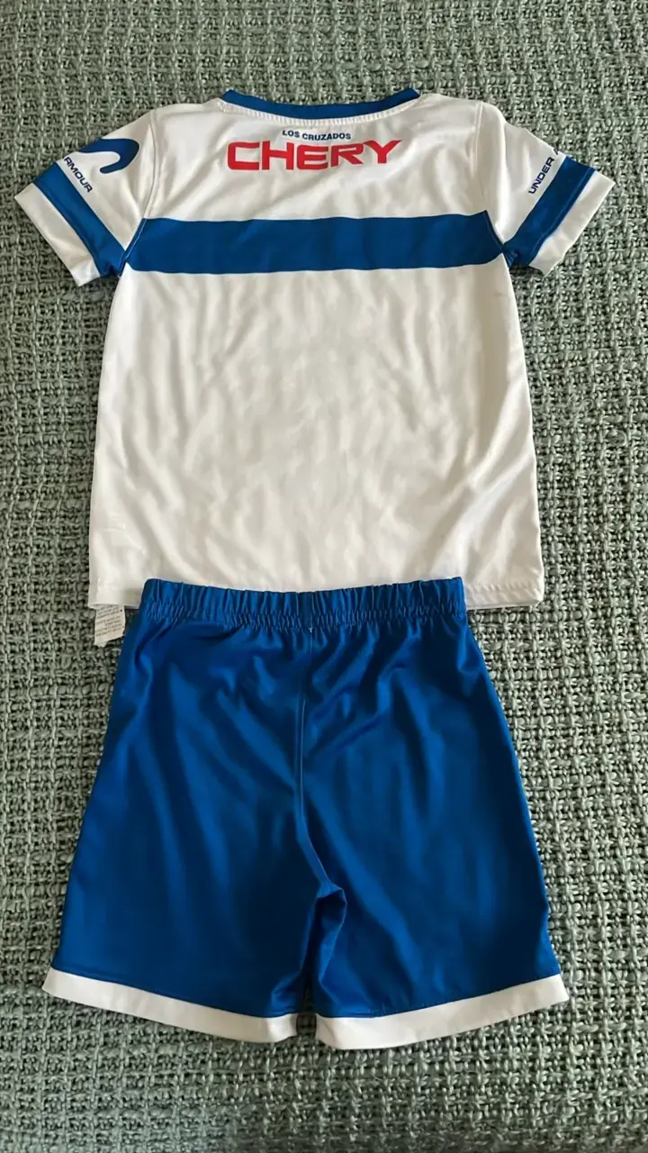 Conjunto de fútbol infantil Under Armour UC - 3