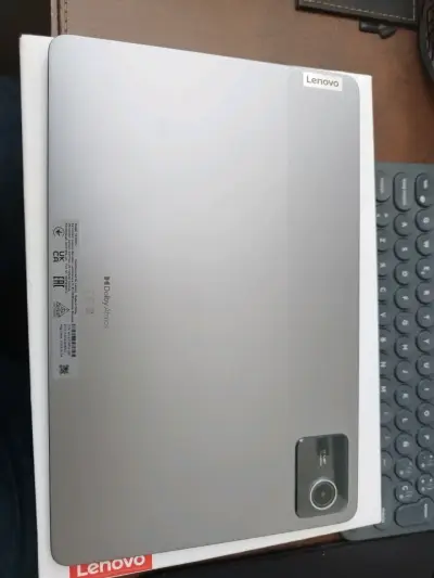 Tablet Lenovo Tab M11 con lápiz y funda - miniatura 1