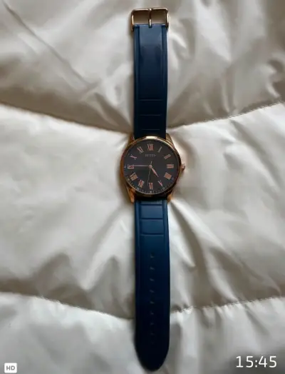 Reloj Guess para hombre con correa azul - miniatura 3