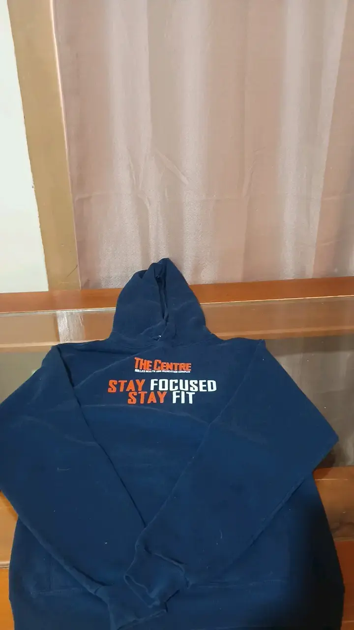 Polerón con capucha azul "Stay Focused Stay Fit" - 2