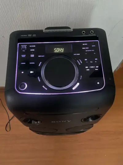 Parlante Sony con luces LED y control de sonido - miniatura 1