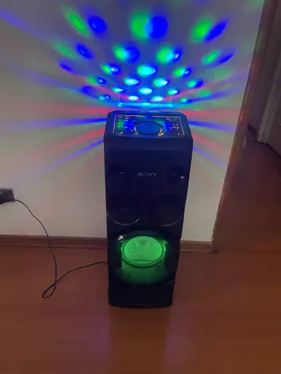 Parlante Sony con luces LED y control de sonido - miniatura 3